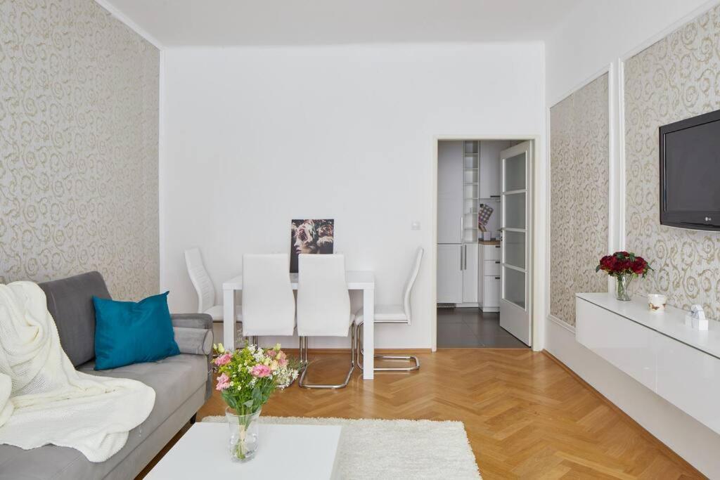Gentle And Cozy Apartment Right At The Center Prague Extérieur photo